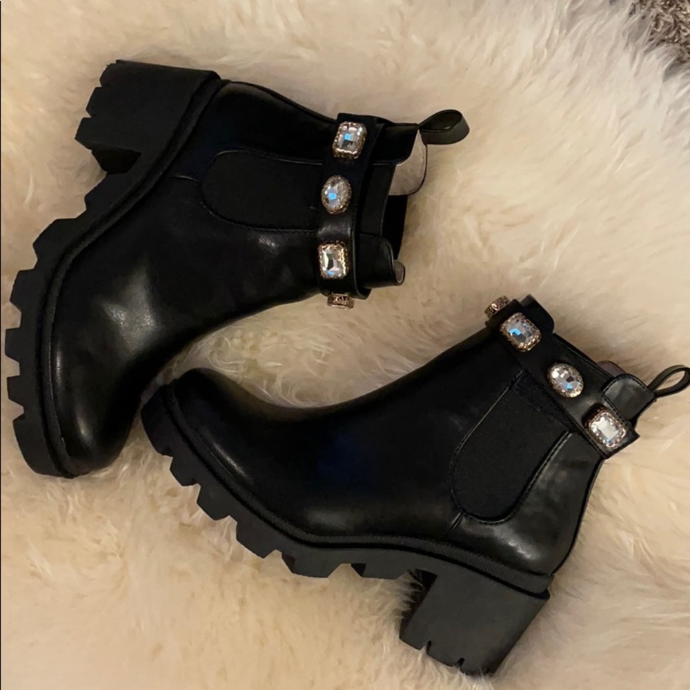 Steve Madden amulet boot
